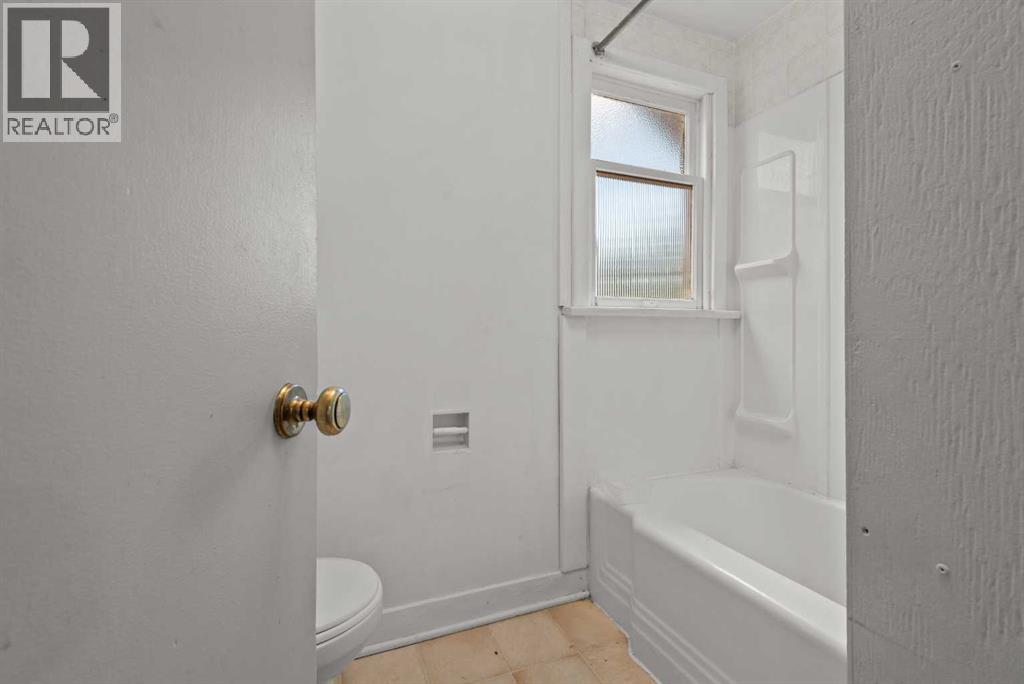 302 6 Avenue NE - 28