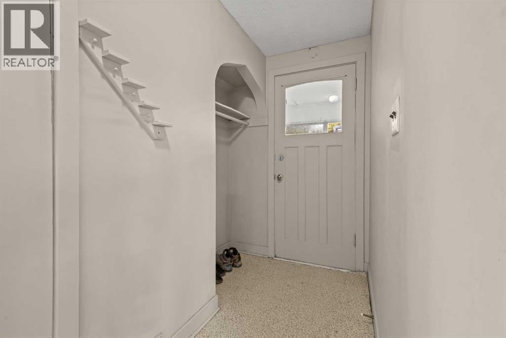 302 6 Avenue NE - 18