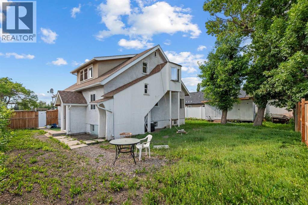 302 6 Avenue NE - 2