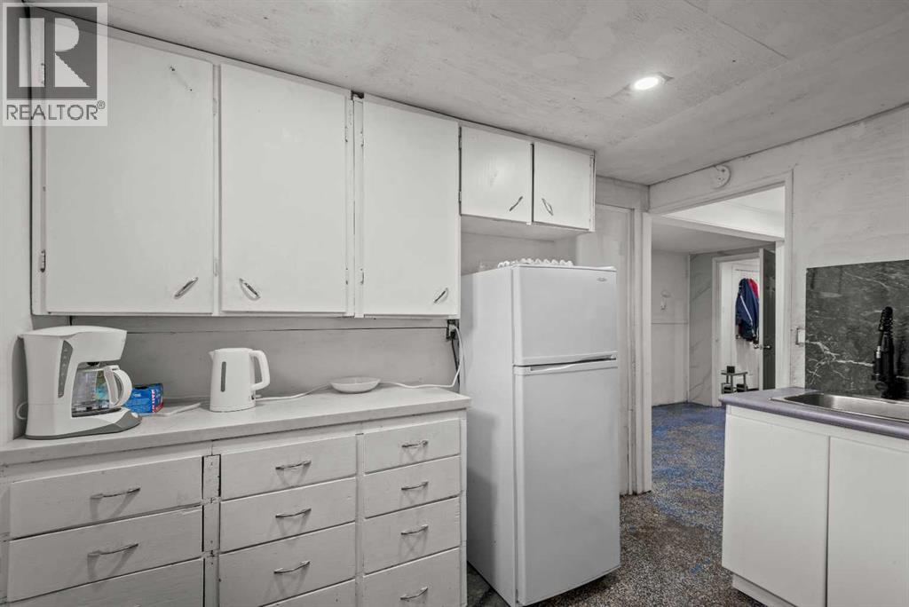 302 6 Avenue NE — photo 32