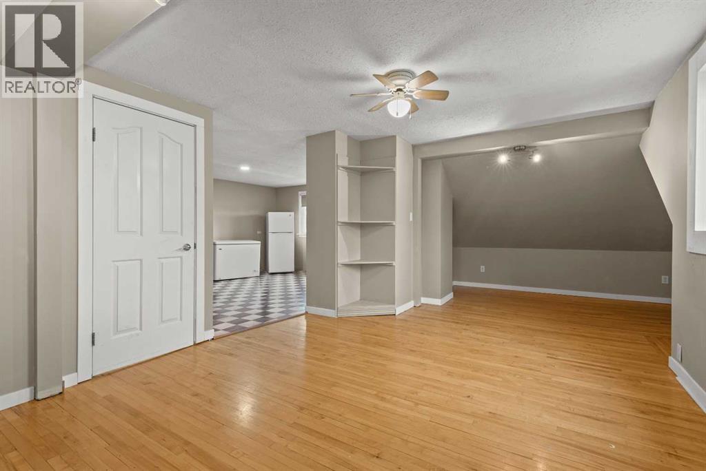 302 6 Avenue NE - 24
