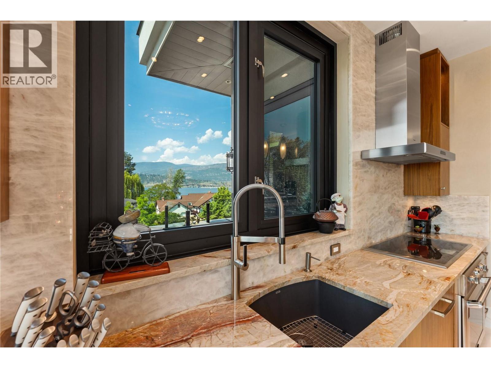 2245 Abbott Street Unit# 301, Kelowna