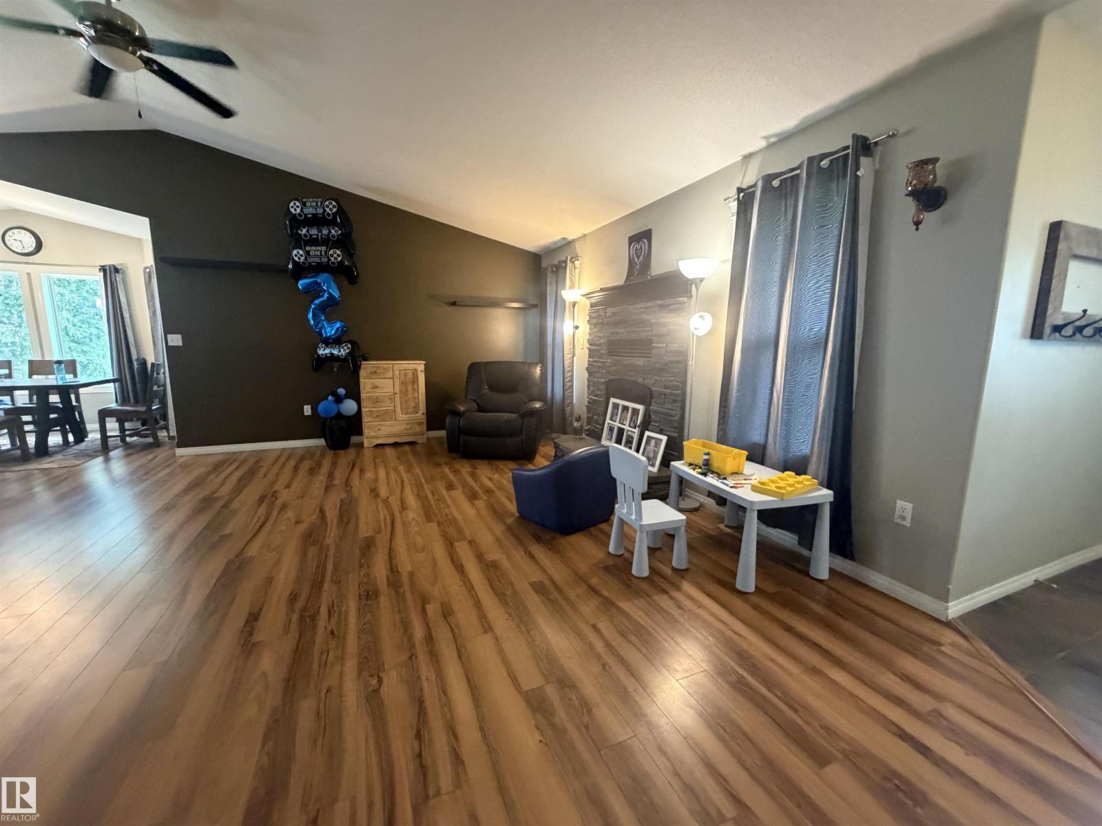 644081 RGE ROAD 235 - 14