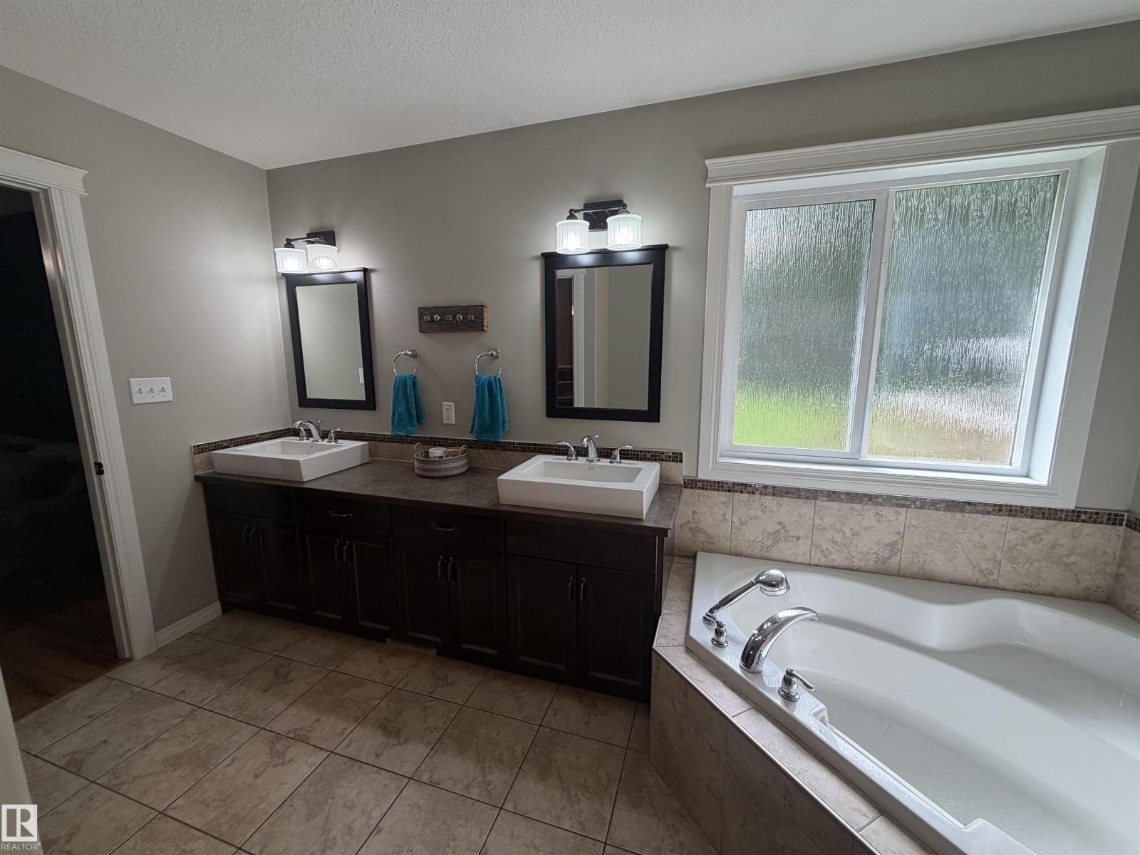 644081 RGE ROAD 235 - 17