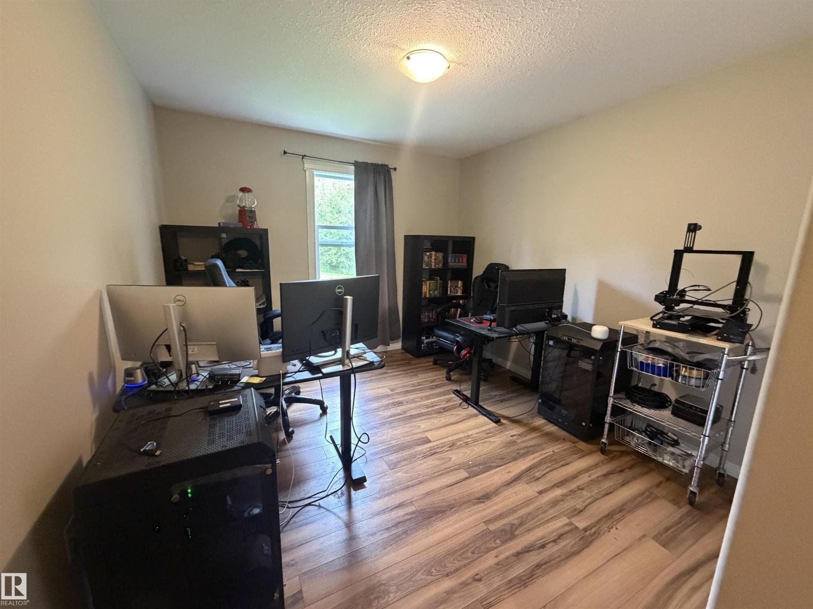 644081 RGE ROAD 235 - 21