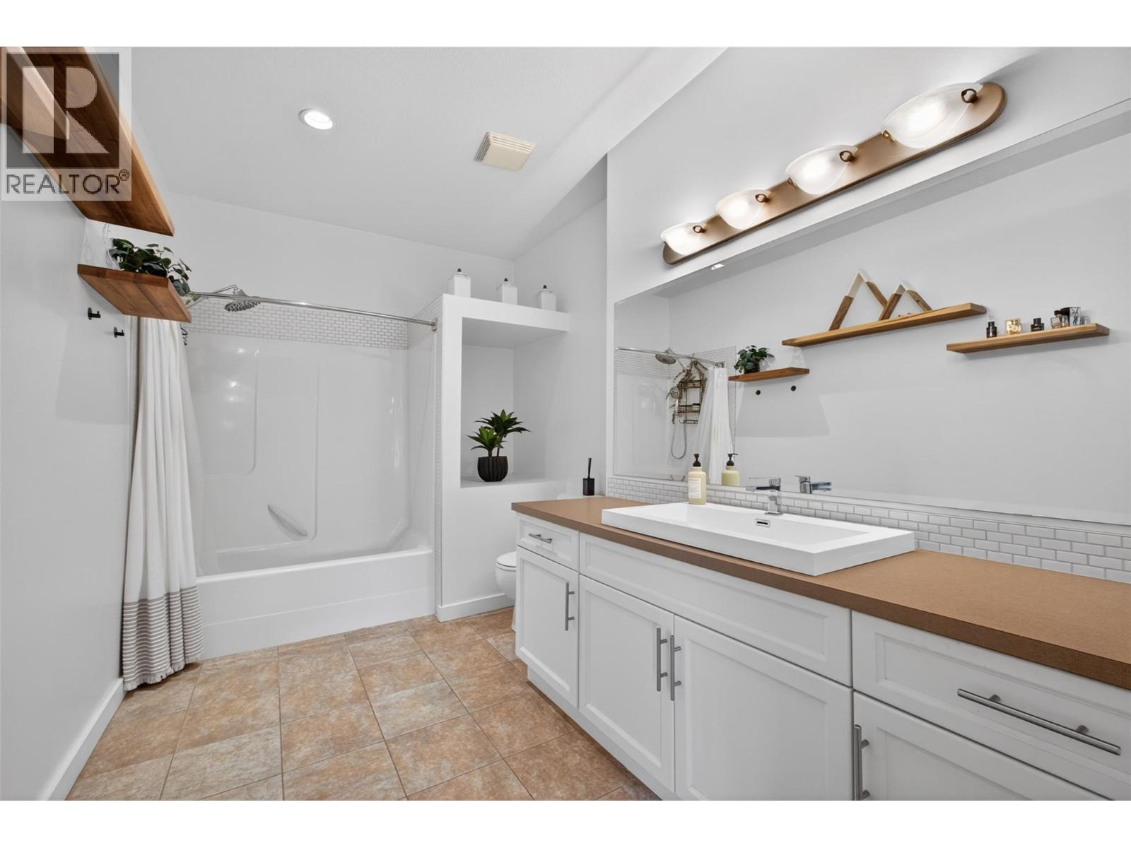 #303 2120 Shannon Ridge Drive - 8