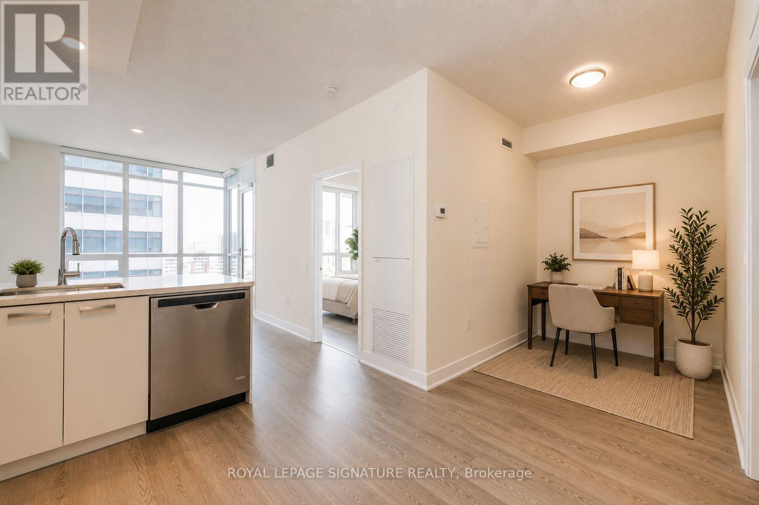 #806 30 ROEHAMPTON AVENUE - 6