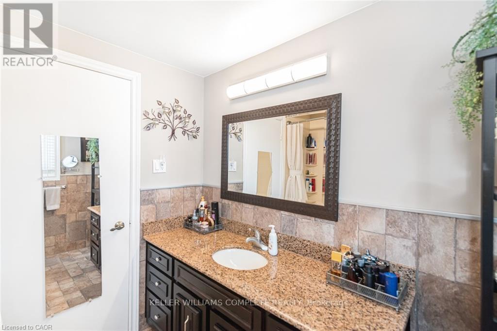 366 BERKINDALE DRIVE - 23