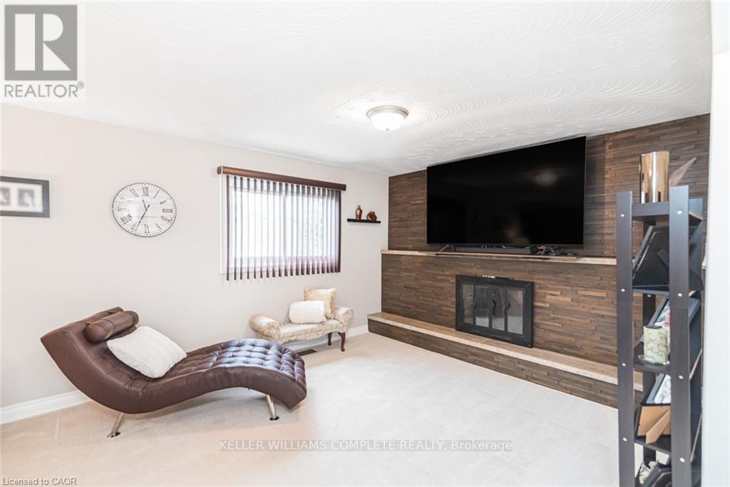 366 BERKINDALE DRIVE - 29