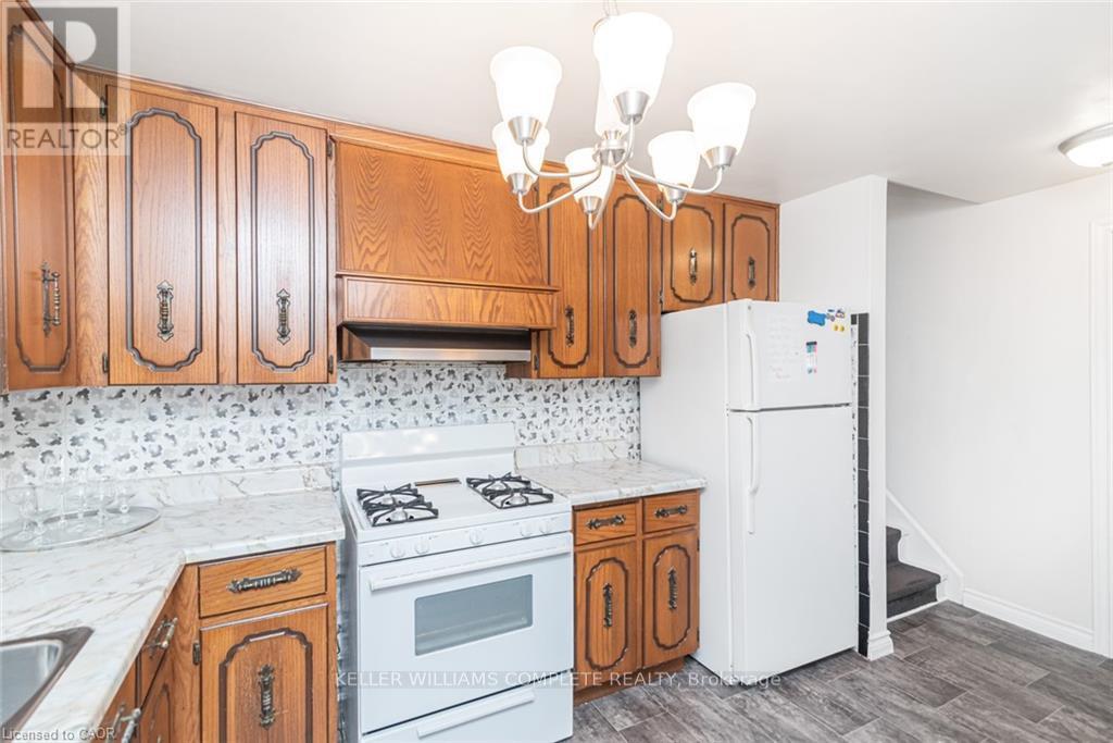 366 BERKINDALE DRIVE - 35