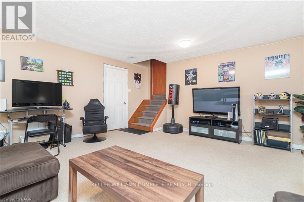 366 BERKINDALE DRIVE - 38