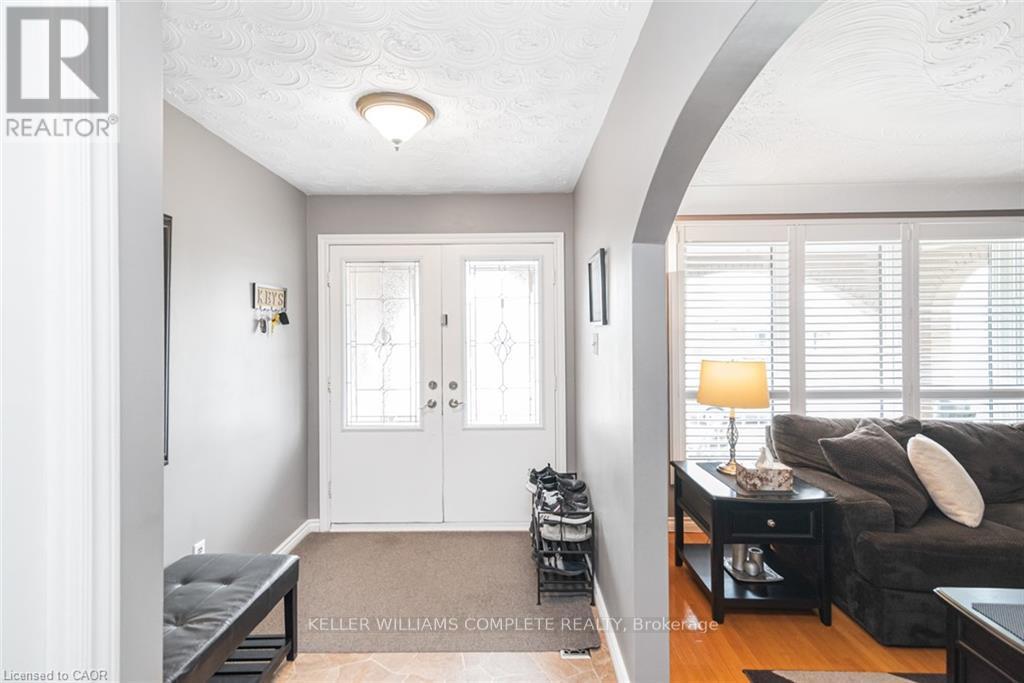 366 BERKINDALE DRIVE - 4