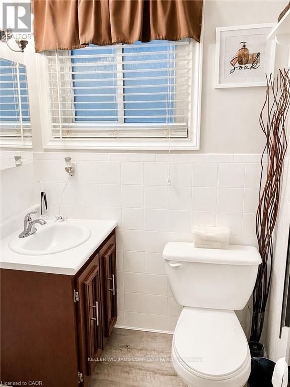 366 BERKINDALE DRIVE - 32