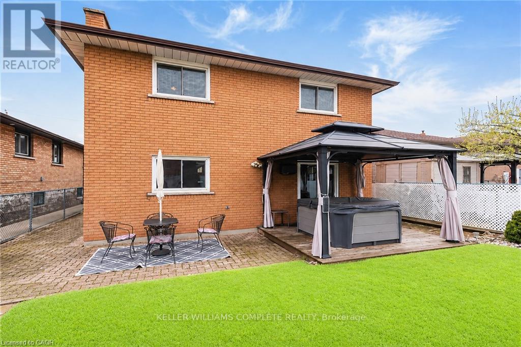 366 BERKINDALE DRIVE - 40