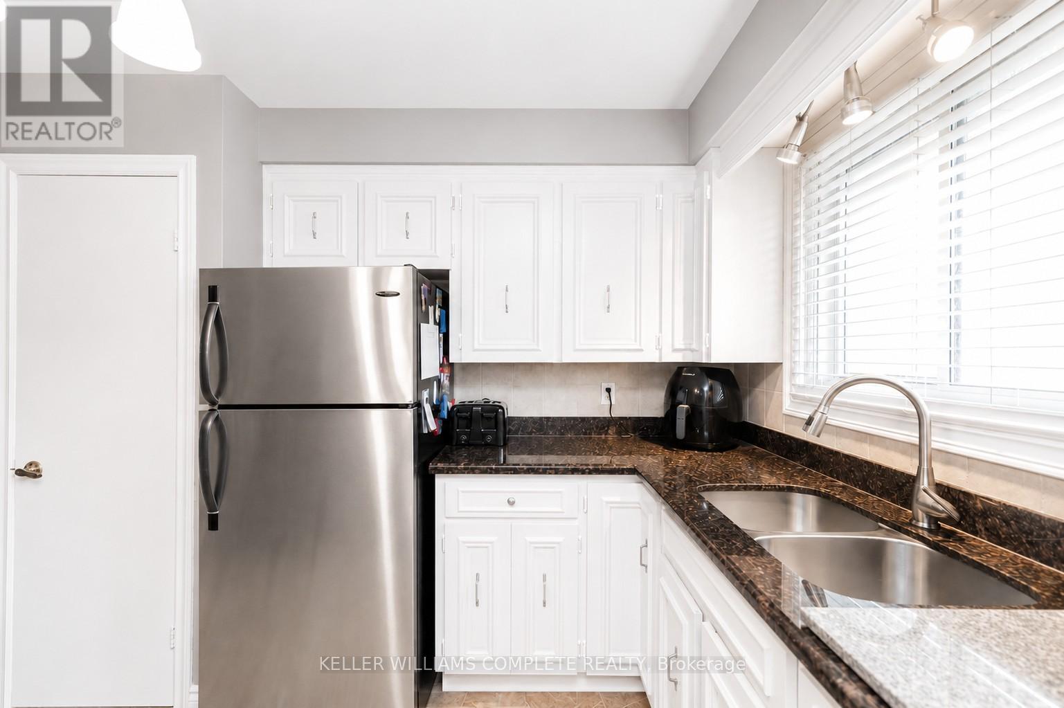 366 BERKINDALE DRIVE - 11