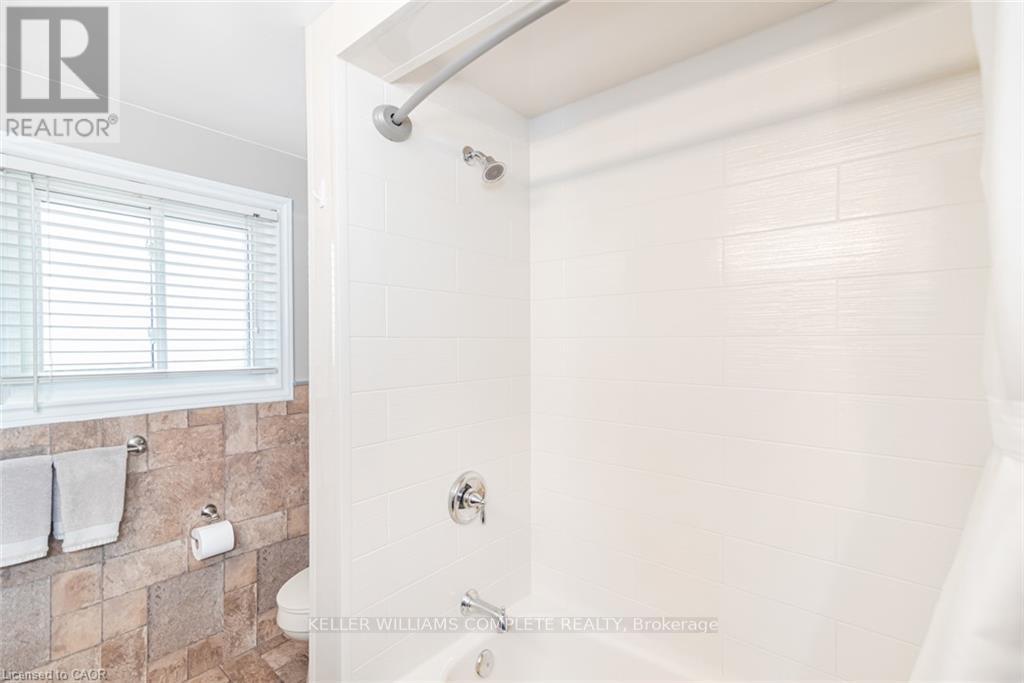 366 BERKINDALE DRIVE - 25