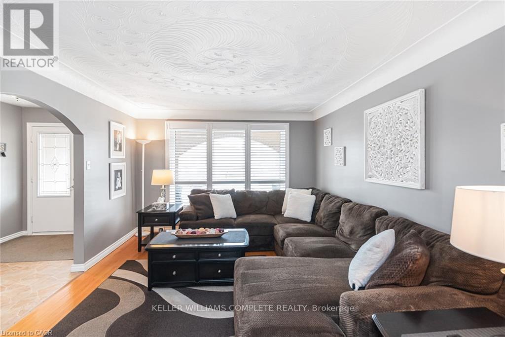 366 BERKINDALE DRIVE - 8