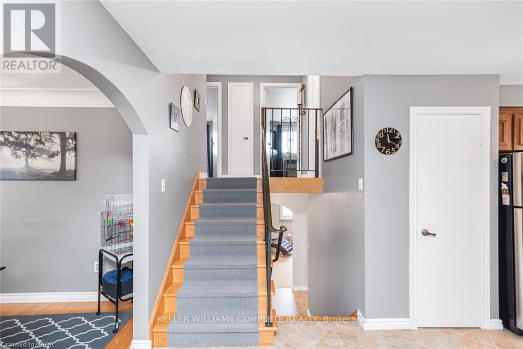 366 BERKINDALE DRIVE - 14