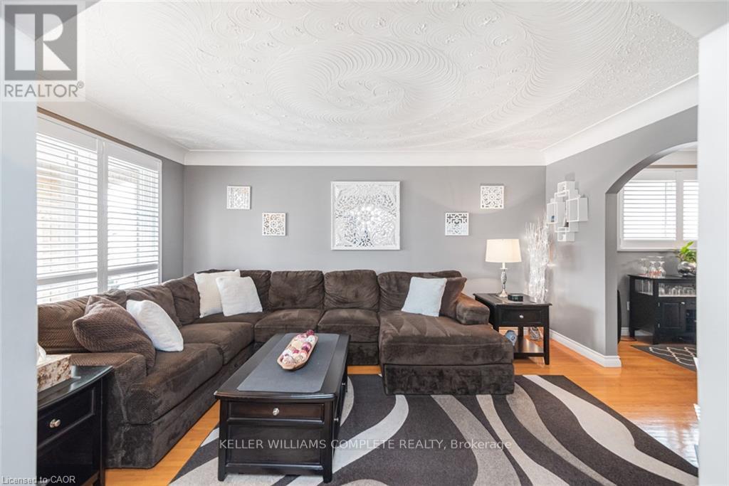 366 BERKINDALE DRIVE - 6