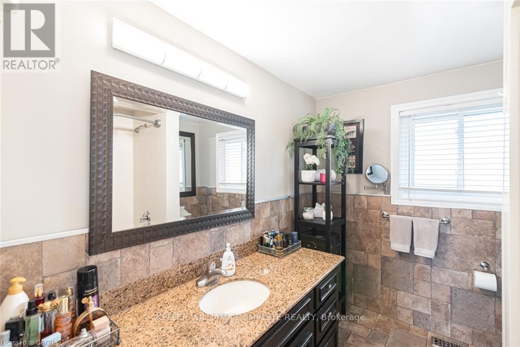 366 BERKINDALE DRIVE - 22