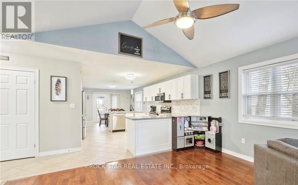 996 BEACH BOULEVARD - 6