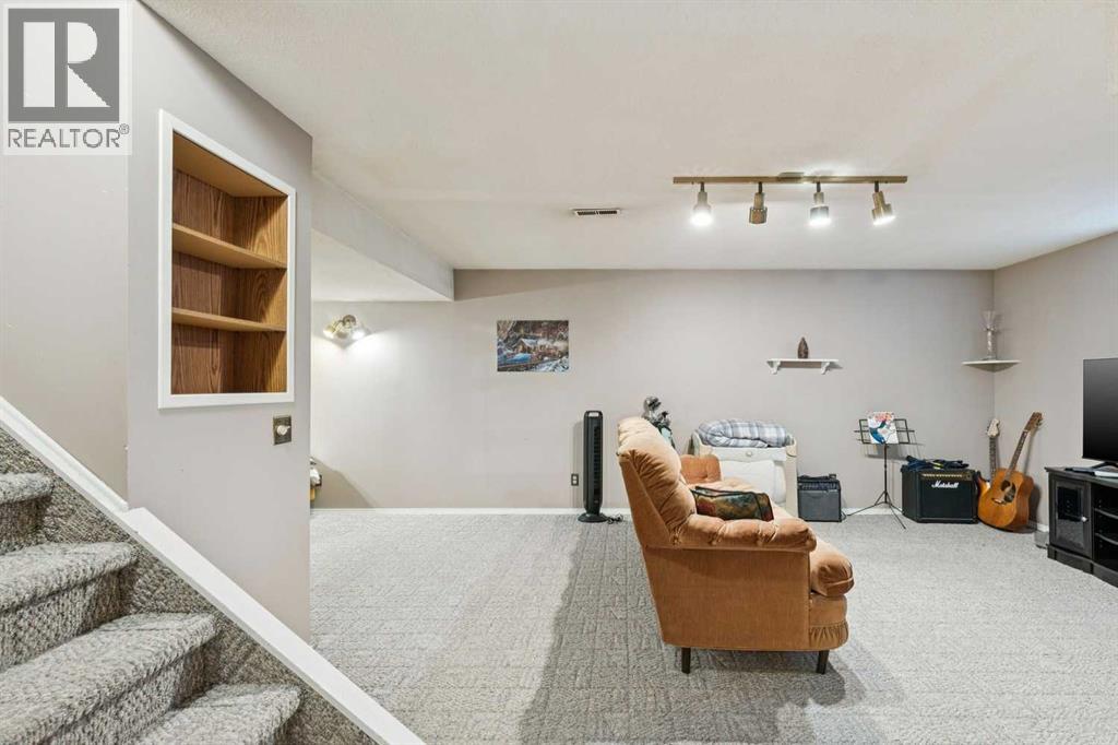 323 Ranchview Place NW - 24