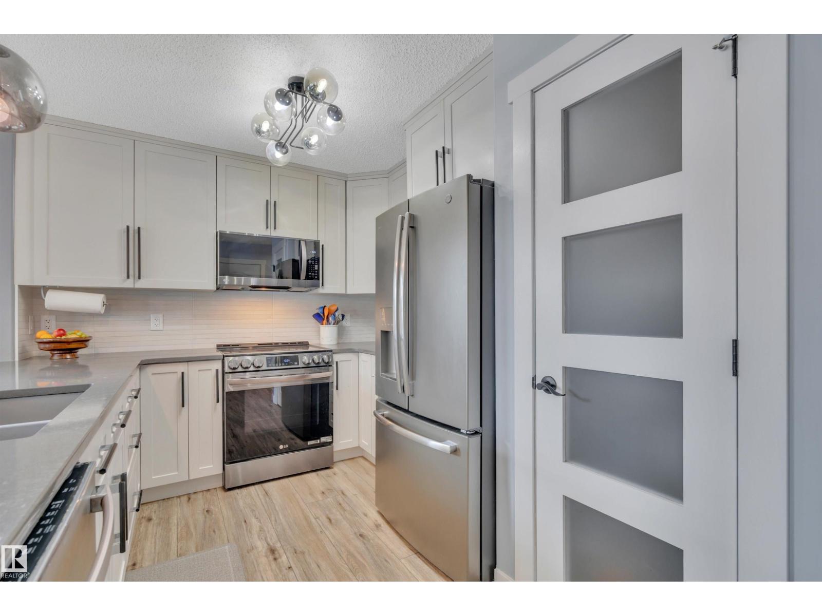 78 BIRCHMONT CR - 14
