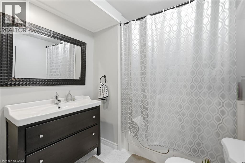 21 RENFREW Street E - Image 16