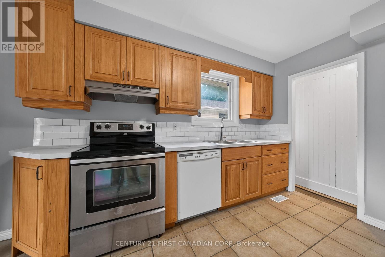 224 CULVER CRESCENT - 2