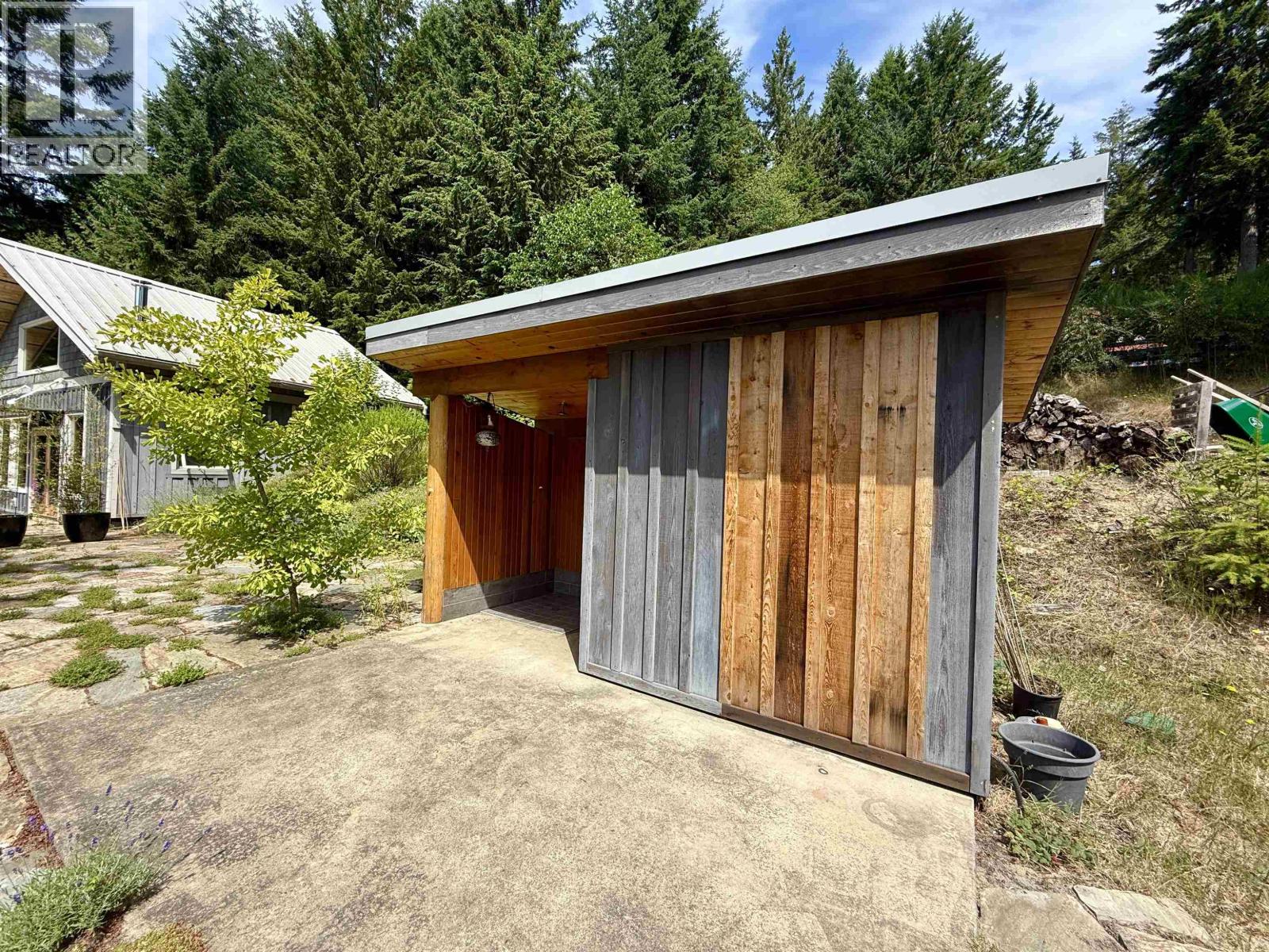 1572 MOUNTAIN ROAD, Gibsons