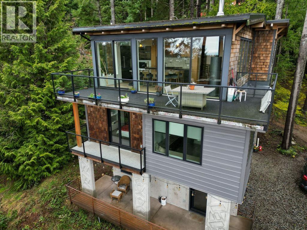 1572 MOUNTAIN ROAD, Gibsons