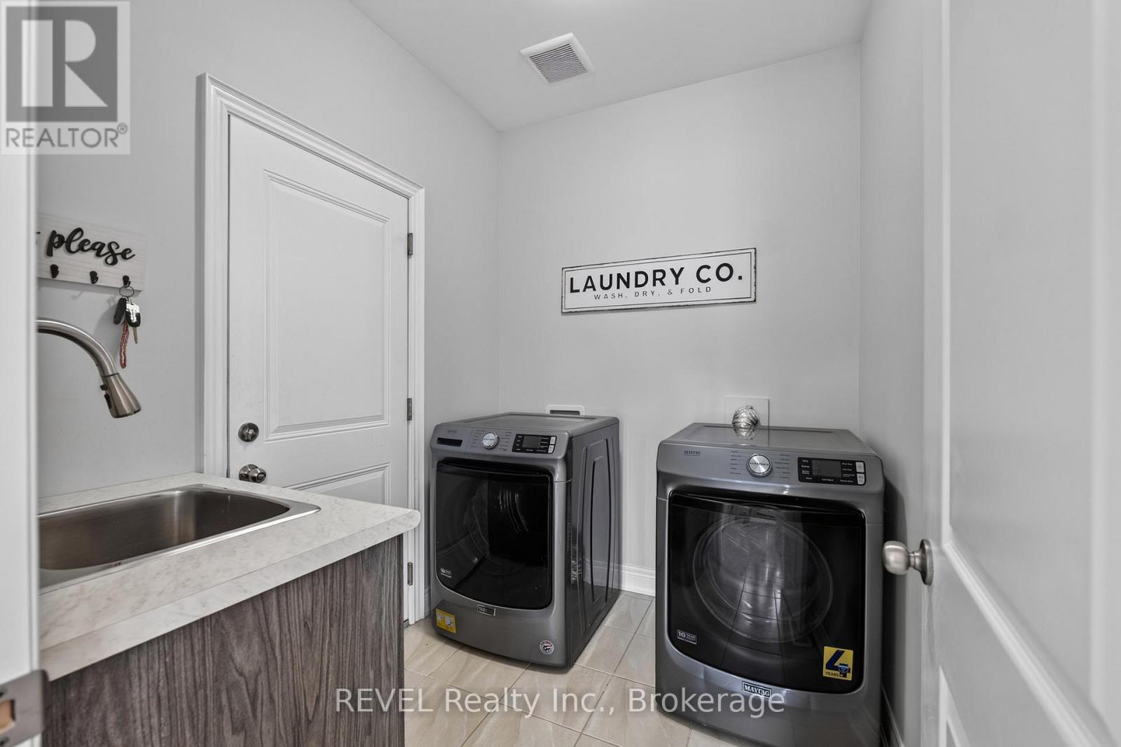 881 BURWELL STREET - 21