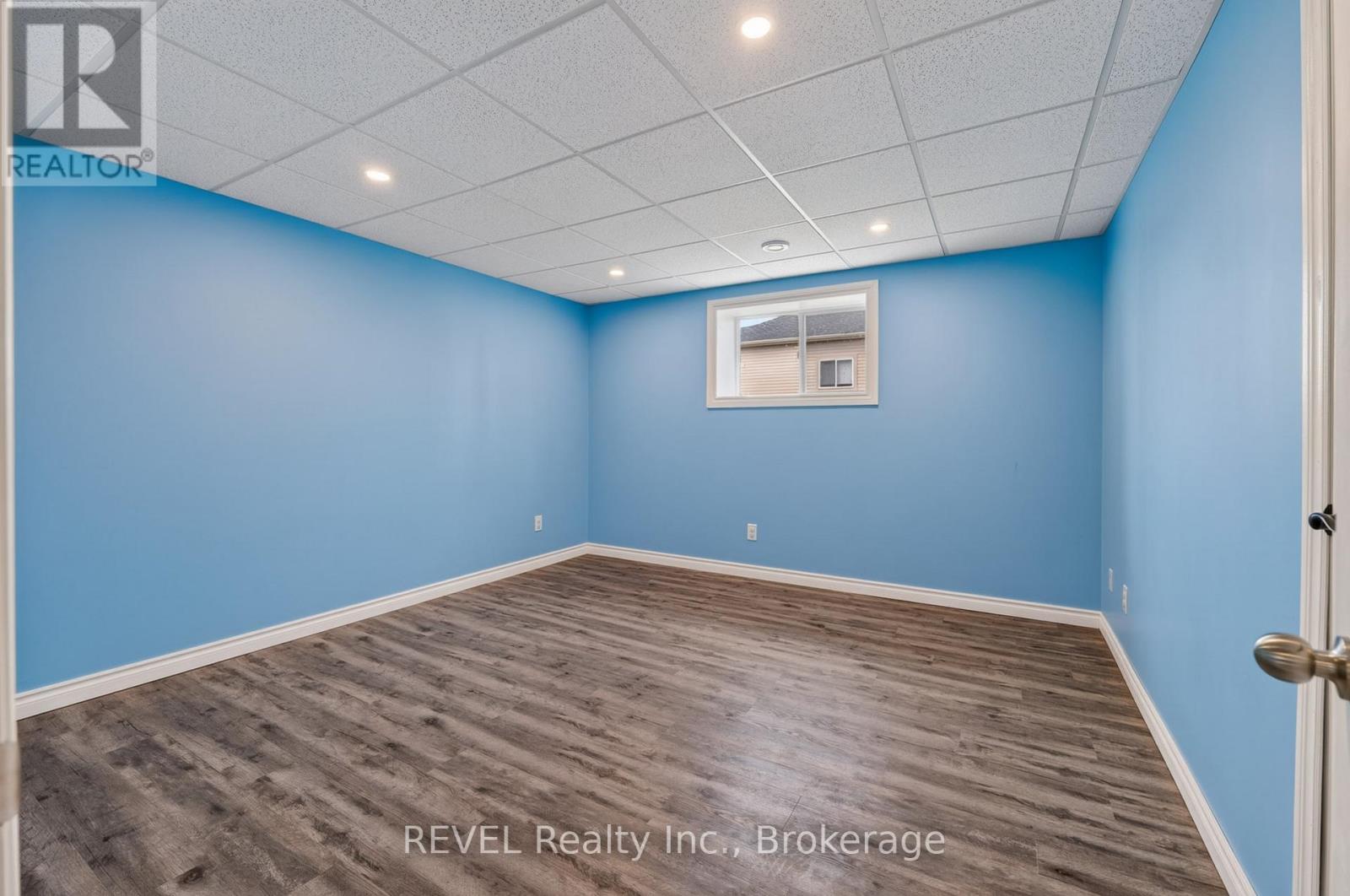 881 BURWELL STREET - 22