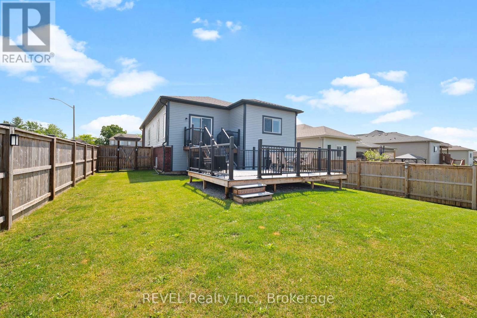 881 BURWELL STREET - 30