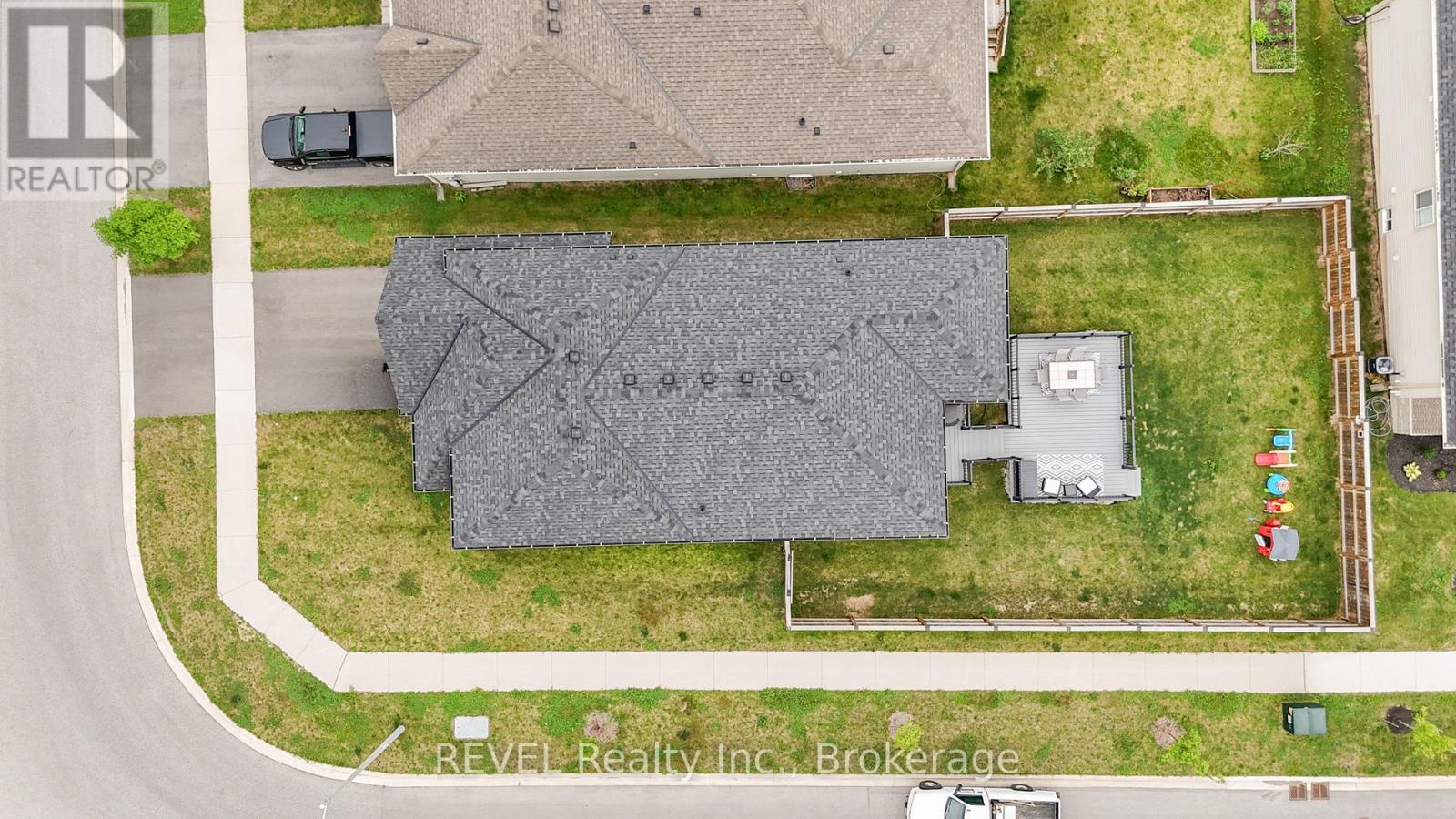 881 BURWELL STREET - 35