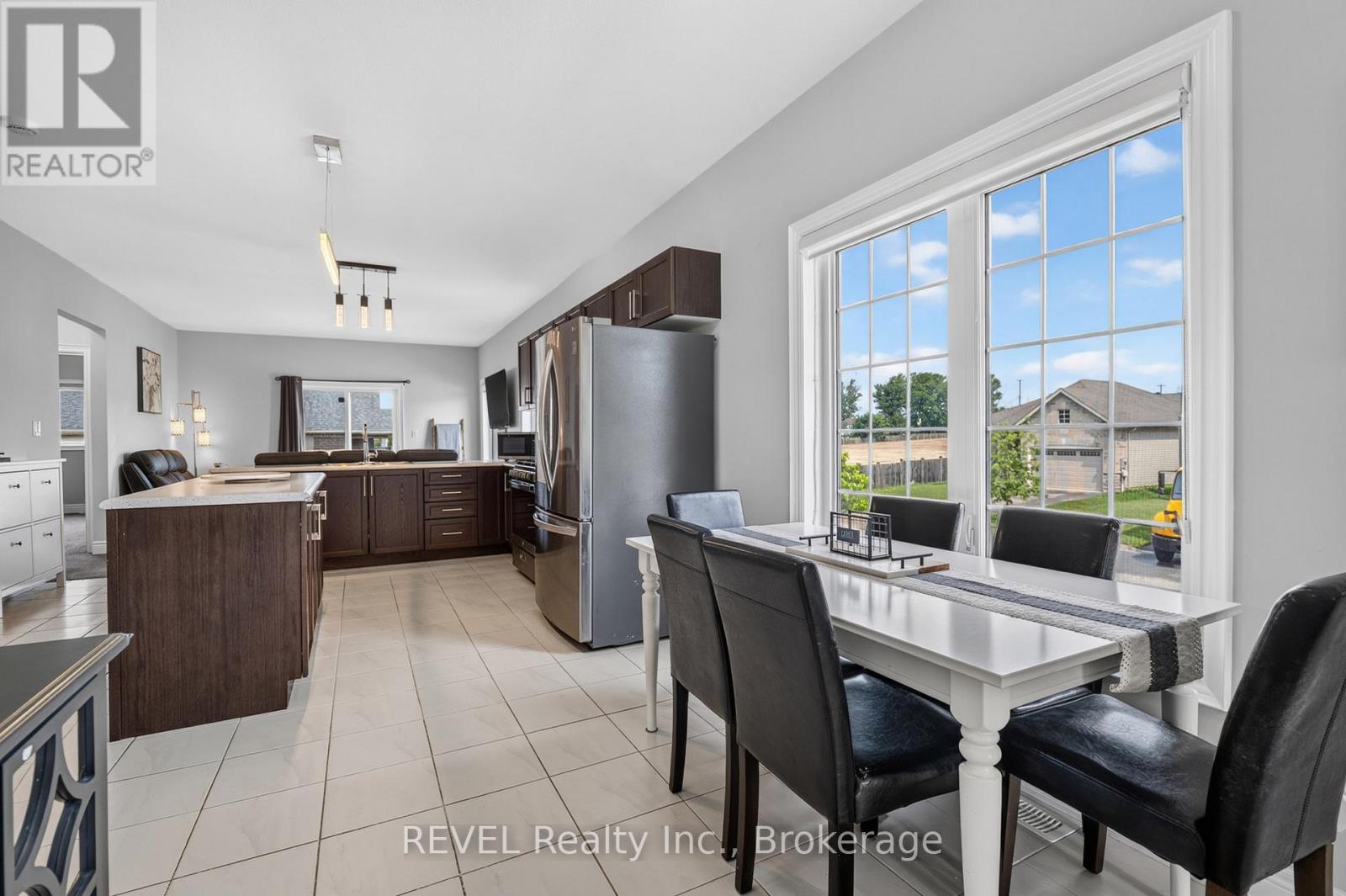 881 BURWELL STREET - 4