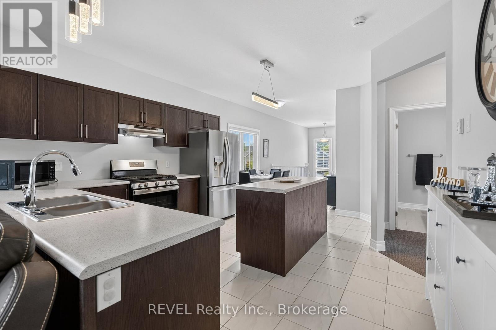 881 BURWELL STREET - 6