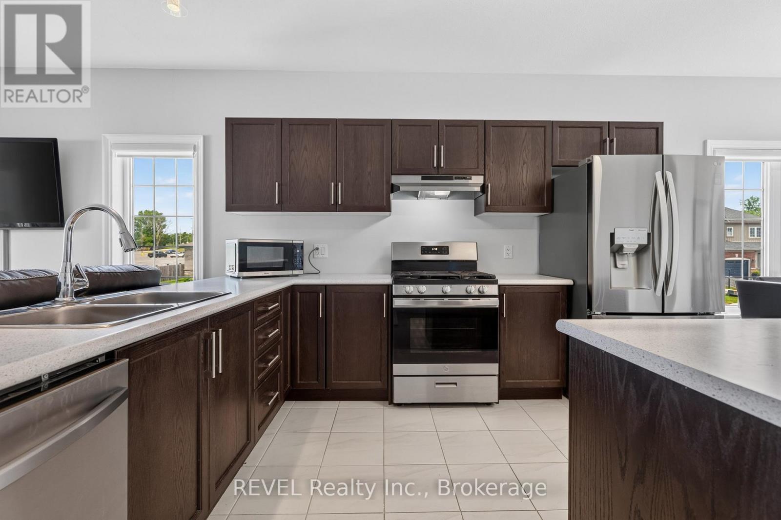 881 BURWELL STREET - 7