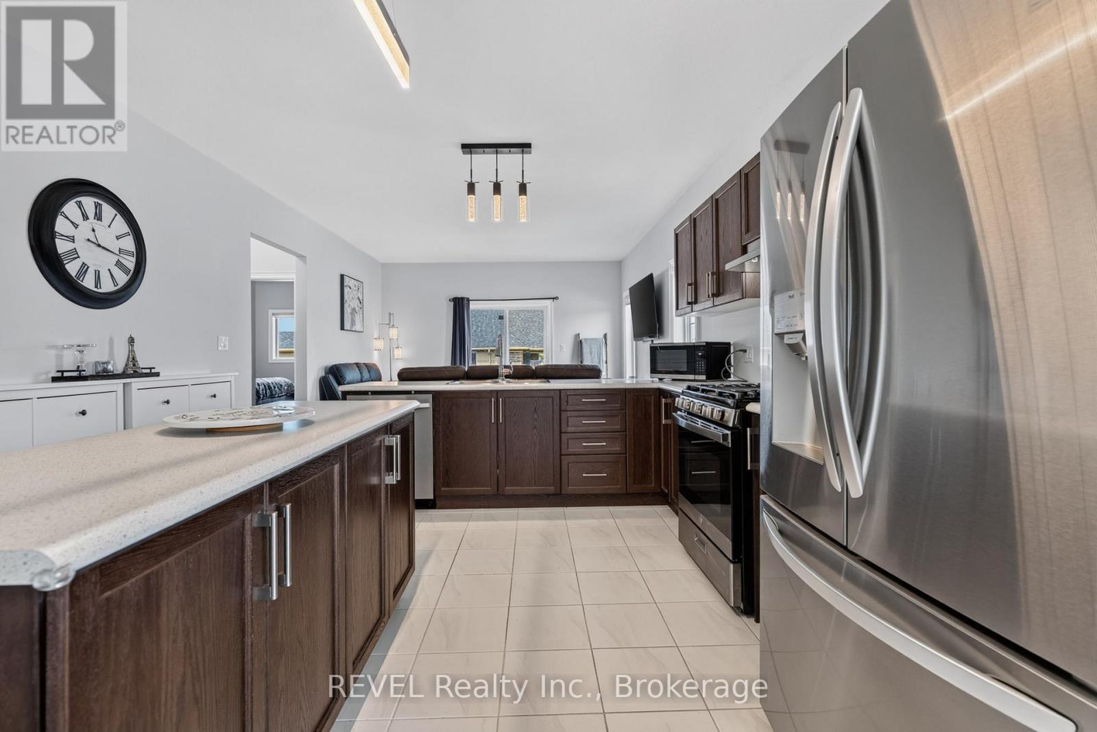 881 BURWELL STREET - 8