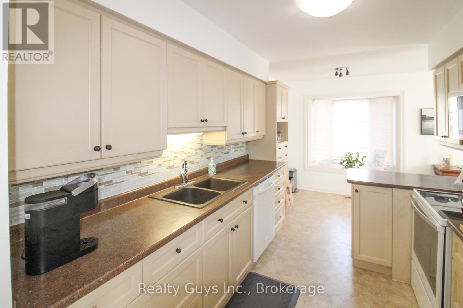#226 B 1099 CLONSILLA AVENUE - 10