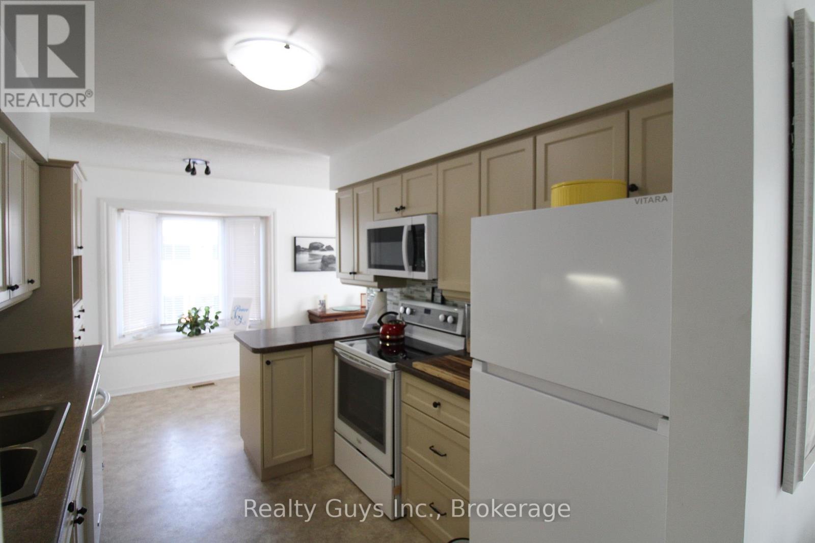 #226 B 1099 CLONSILLA AVENUE - 11