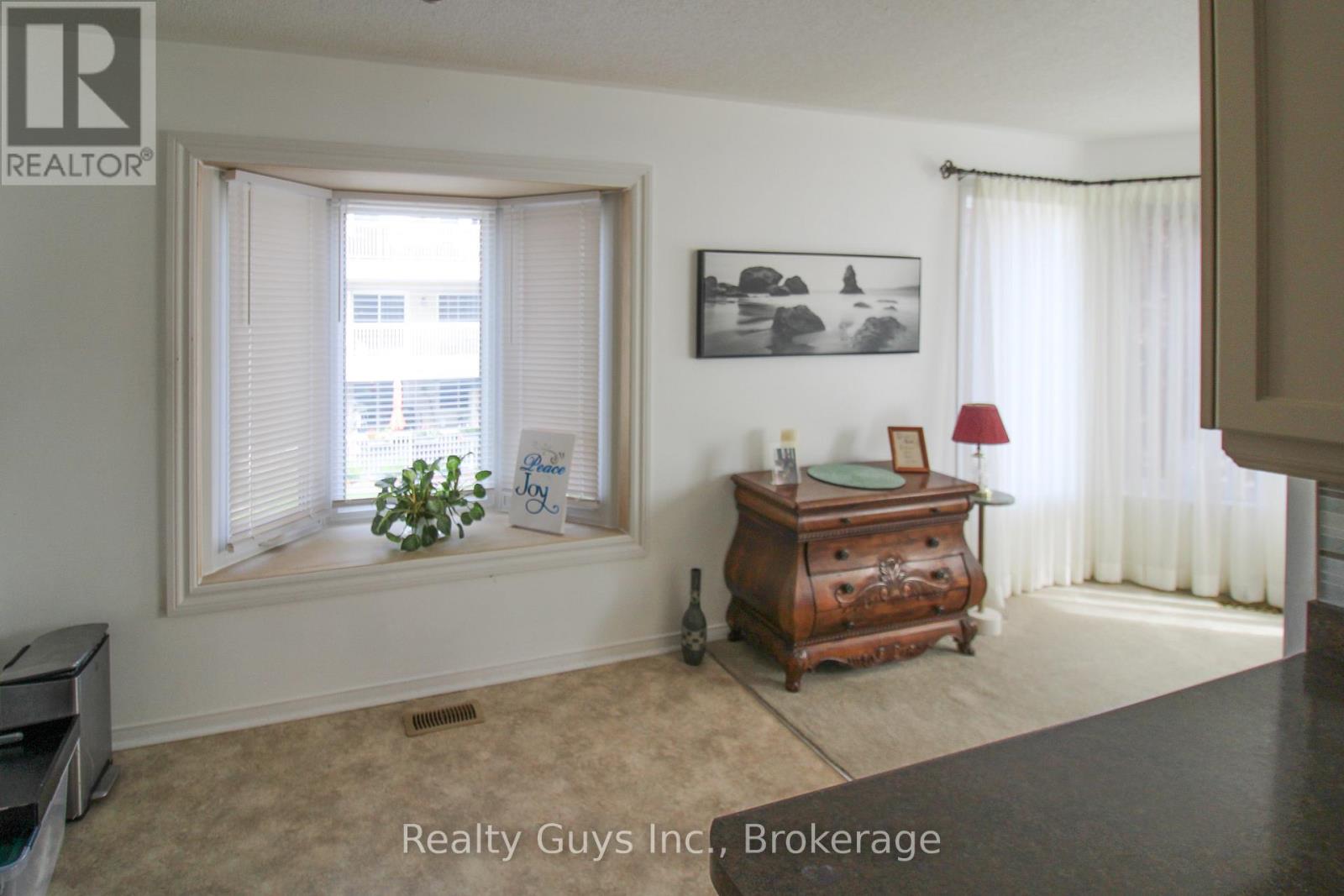 #226 B 1099 CLONSILLA AVENUE - 12