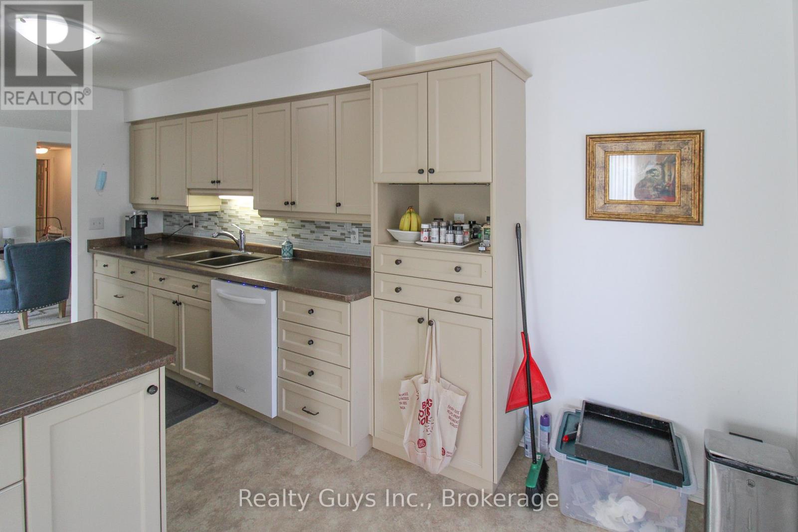 #226 B 1099 CLONSILLA AVENUE - 13