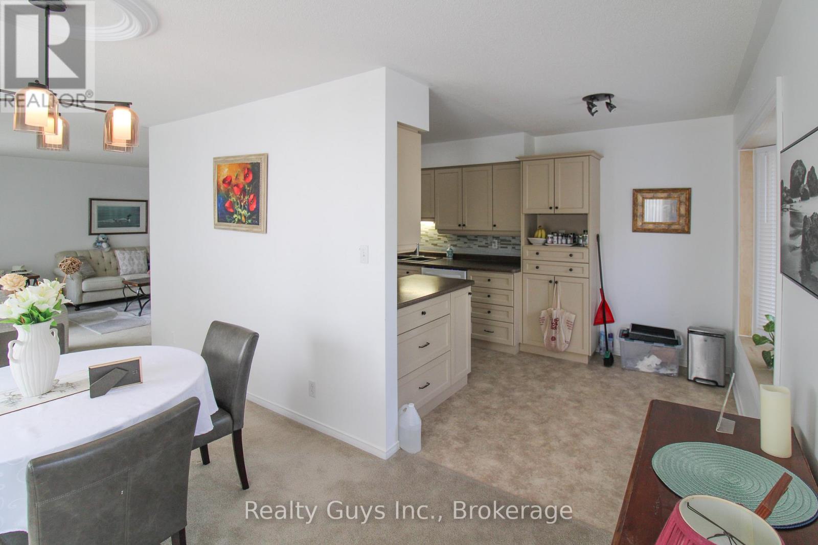 #226 B 1099 CLONSILLA AVENUE - 14