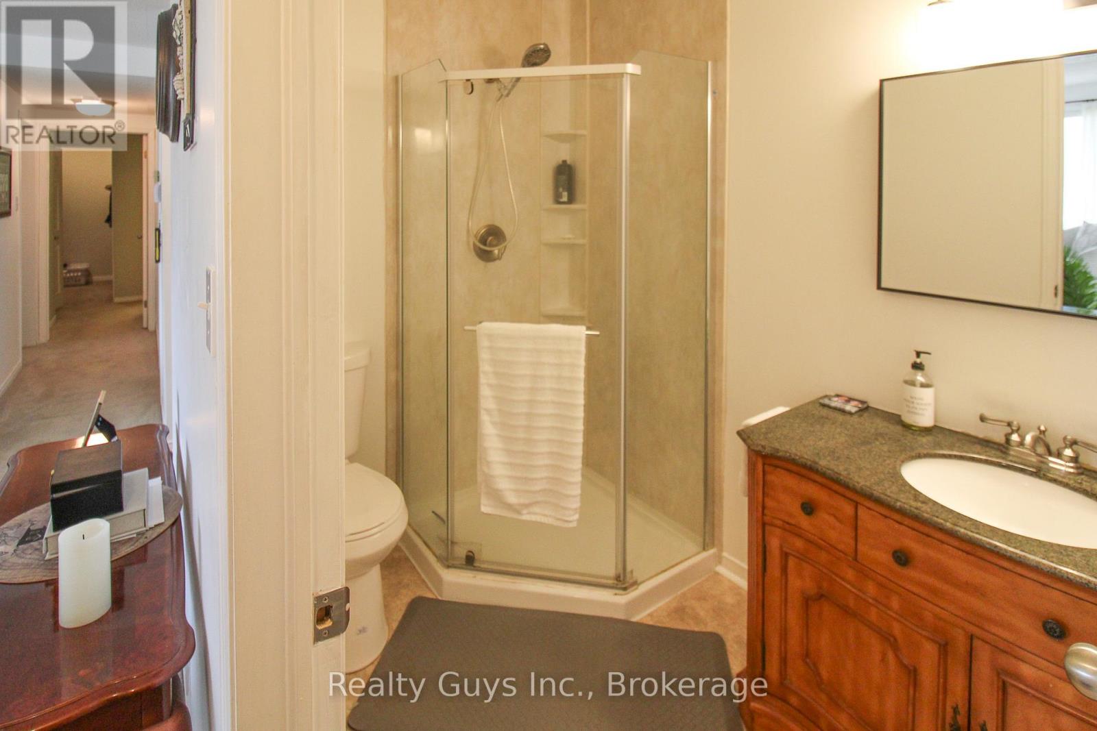 #226 B 1099 CLONSILLA AVENUE - 24
