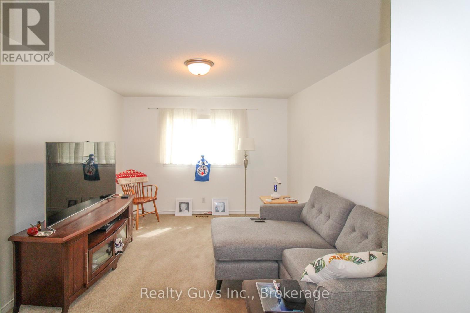 #226 B 1099 CLONSILLA AVENUE - 32
