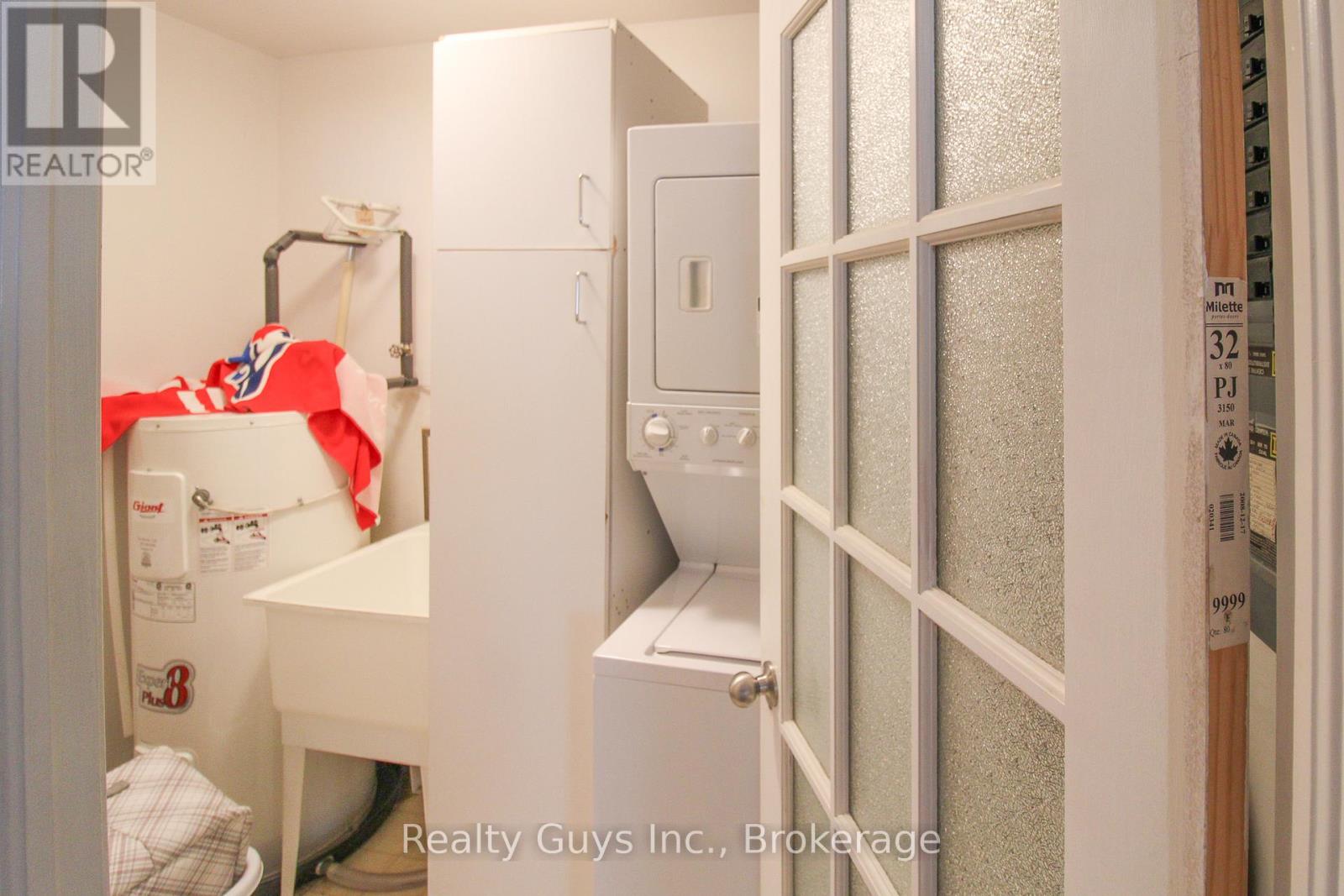 #226 B 1099 CLONSILLA AVENUE - 33