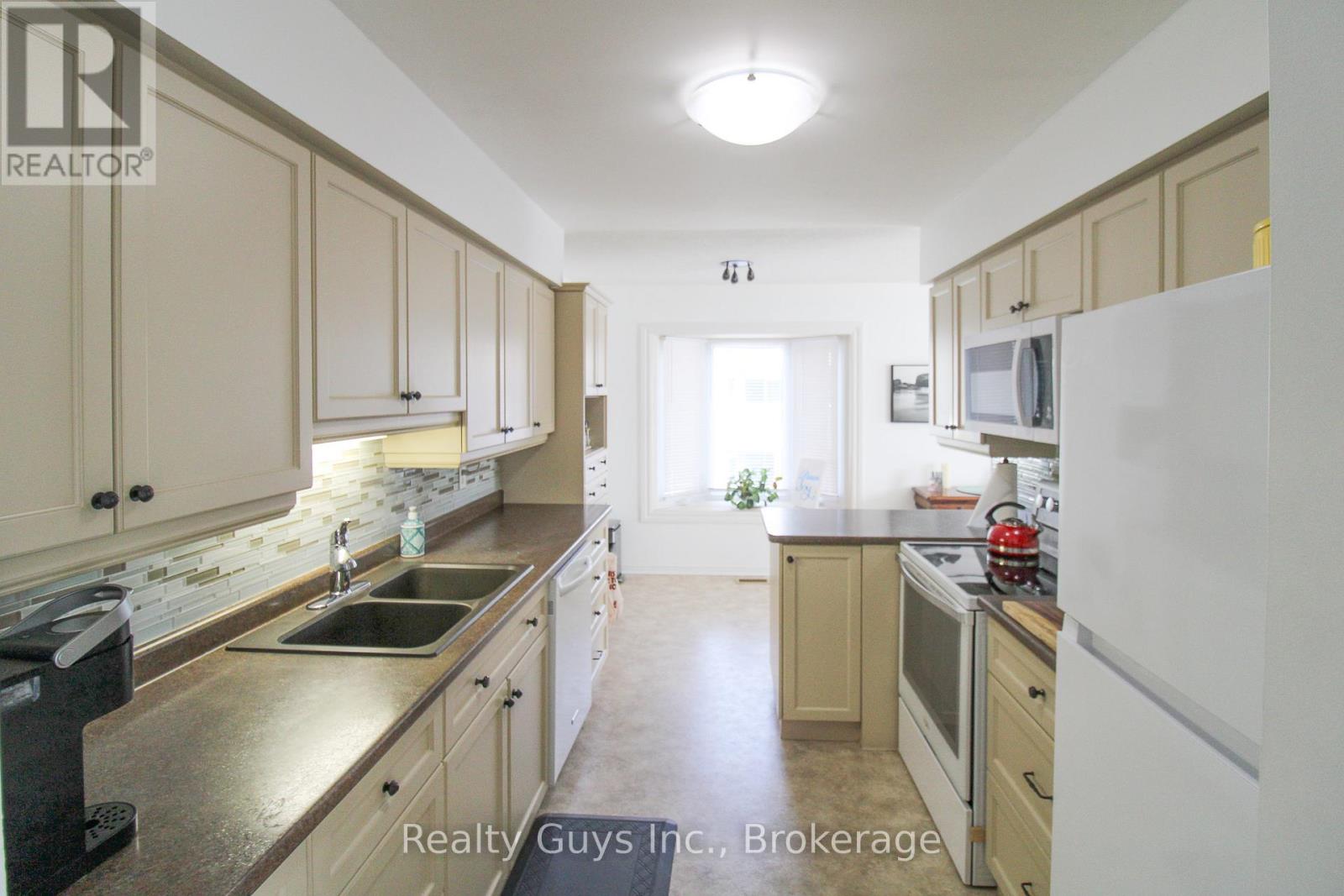 #226 B 1099 CLONSILLA AVENUE - 9