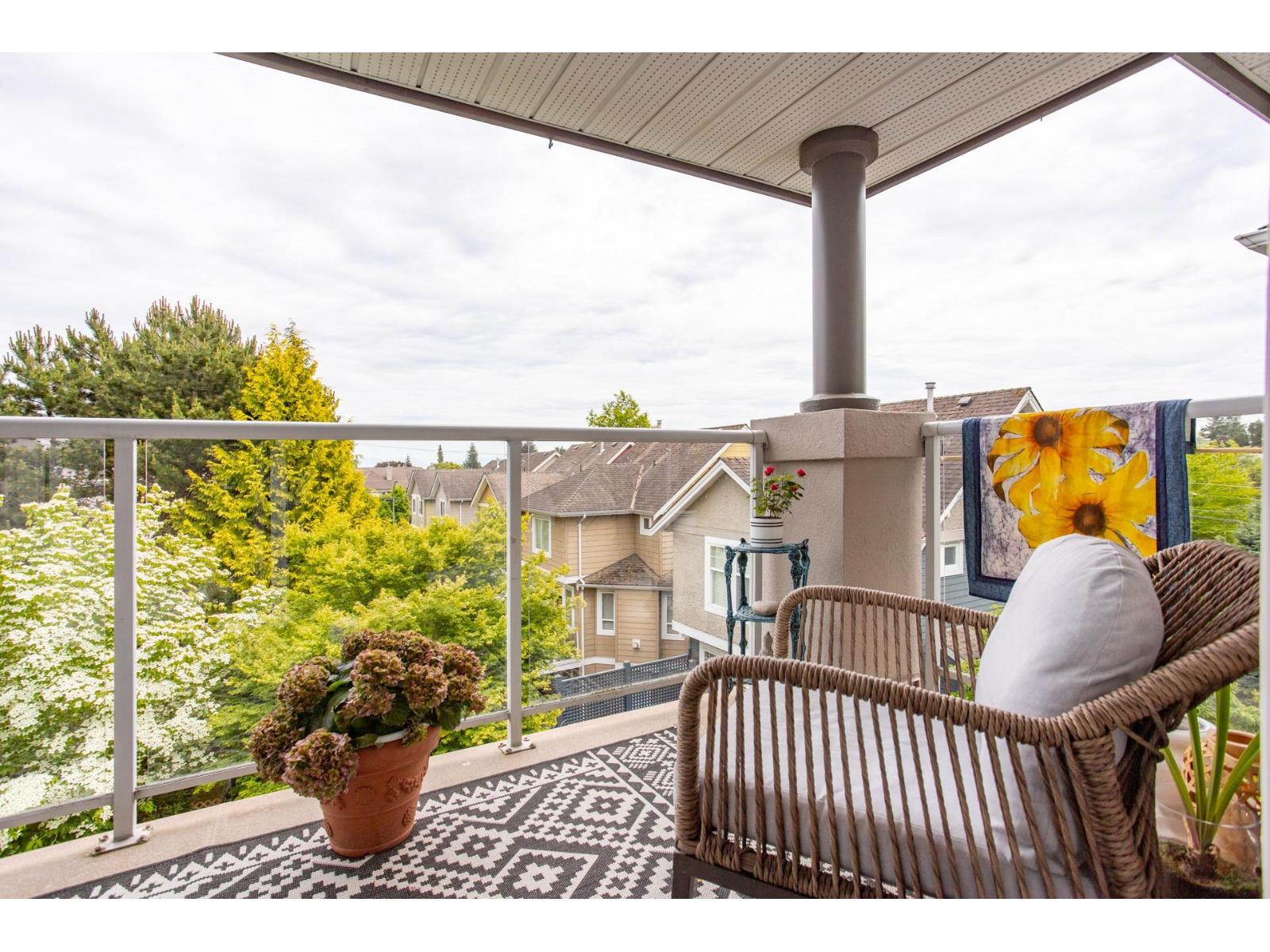 303 1500 MERKLIN STREET, White Rock