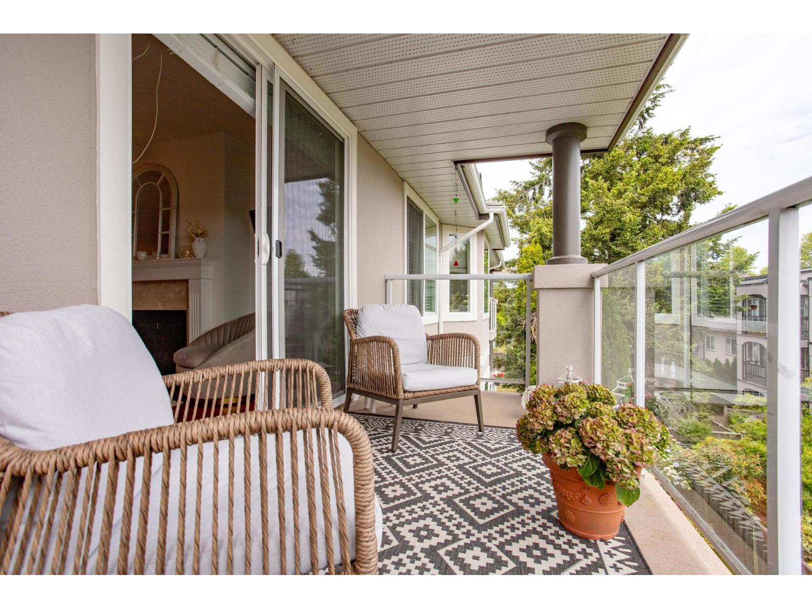 303 1500 MERKLIN STREET, White Rock